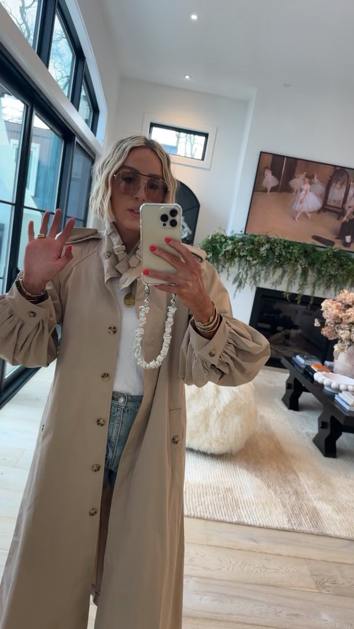 The trench giving total Chloe vibes 🔥🔥🔥 I’m in a medium.. could have done a small 