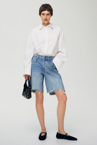 Baggy Low Denim Shorts - Low waist - Knee-length - Light denim blue - Ladies | H&M US | H&M (US + CA)