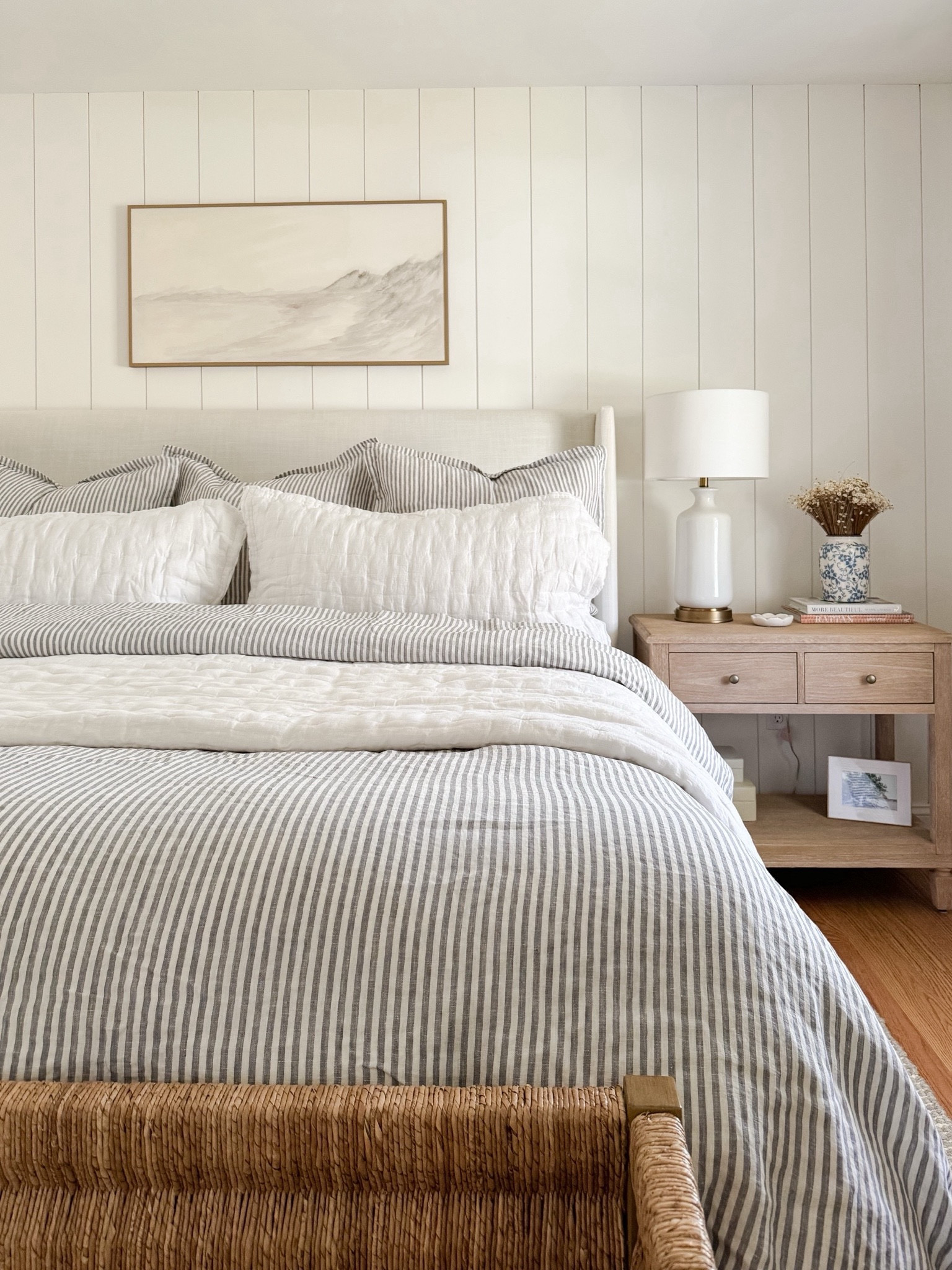 Coastal Bedroom Design

Home design  Modern home  Home decor  Bedroom design  Bedroom inspo  Bedroom finds  Bed Decor  

Upholstered bed, vintage bench, pottery barn bedding, wall art, nightstand 

#LTKFindsUnder50 #LTKHome #LTKStyleTip