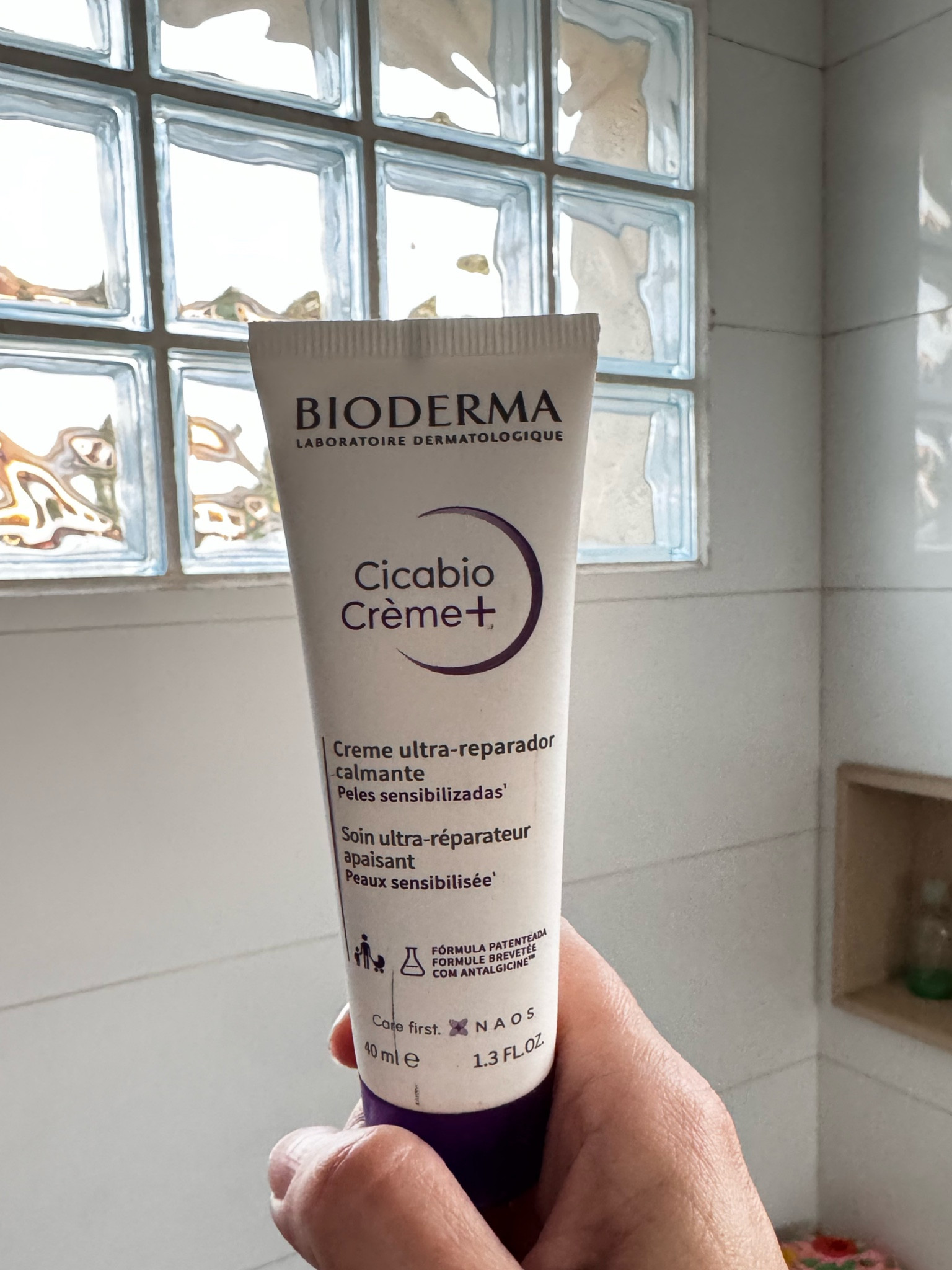 Meu hidratante de uso diário:
Creme Hidratante Bioderma Cicabio  restaura e hidrata a pele ressecada ou sensibilizada, além de recuperar a hidratação da área da pele irritada ou lesionada. Formulado com Ácido Hialurônico, Glicerina e Antalgicine patenteada.

#bioderna

#LTKbeleza #LTKbrasil #LTKestilo50+