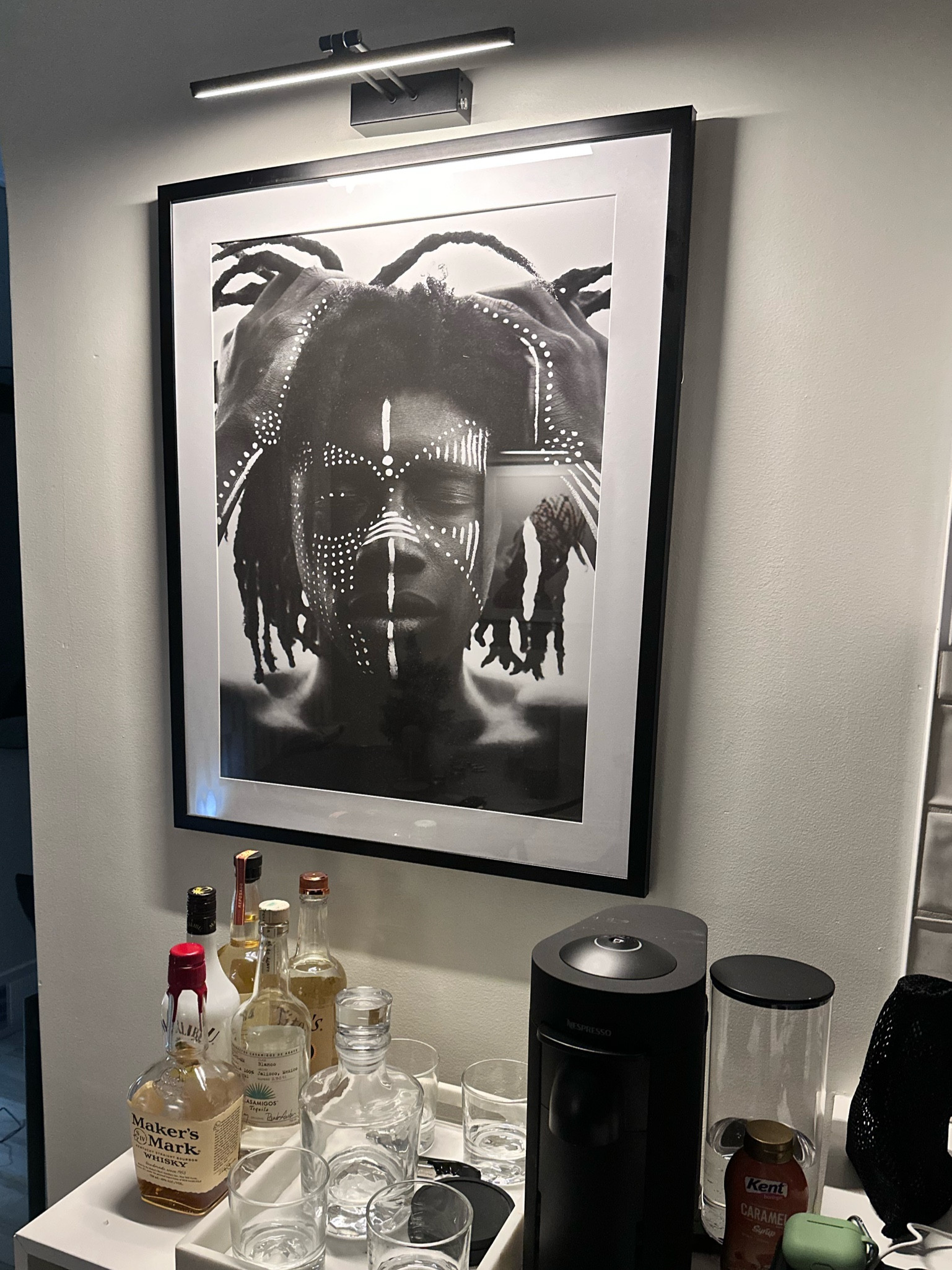 🏠Home Inspiration:

The drink bar nook in my kitchen is such a vibe. 

Art✔️
Mood lighting✔️
Nespresso✔️

No matter how large or small your space, you can always set the vibe in a cute and aesthetic way🖤

#LTKsalealert #LTKCyberWeek #LTKhome