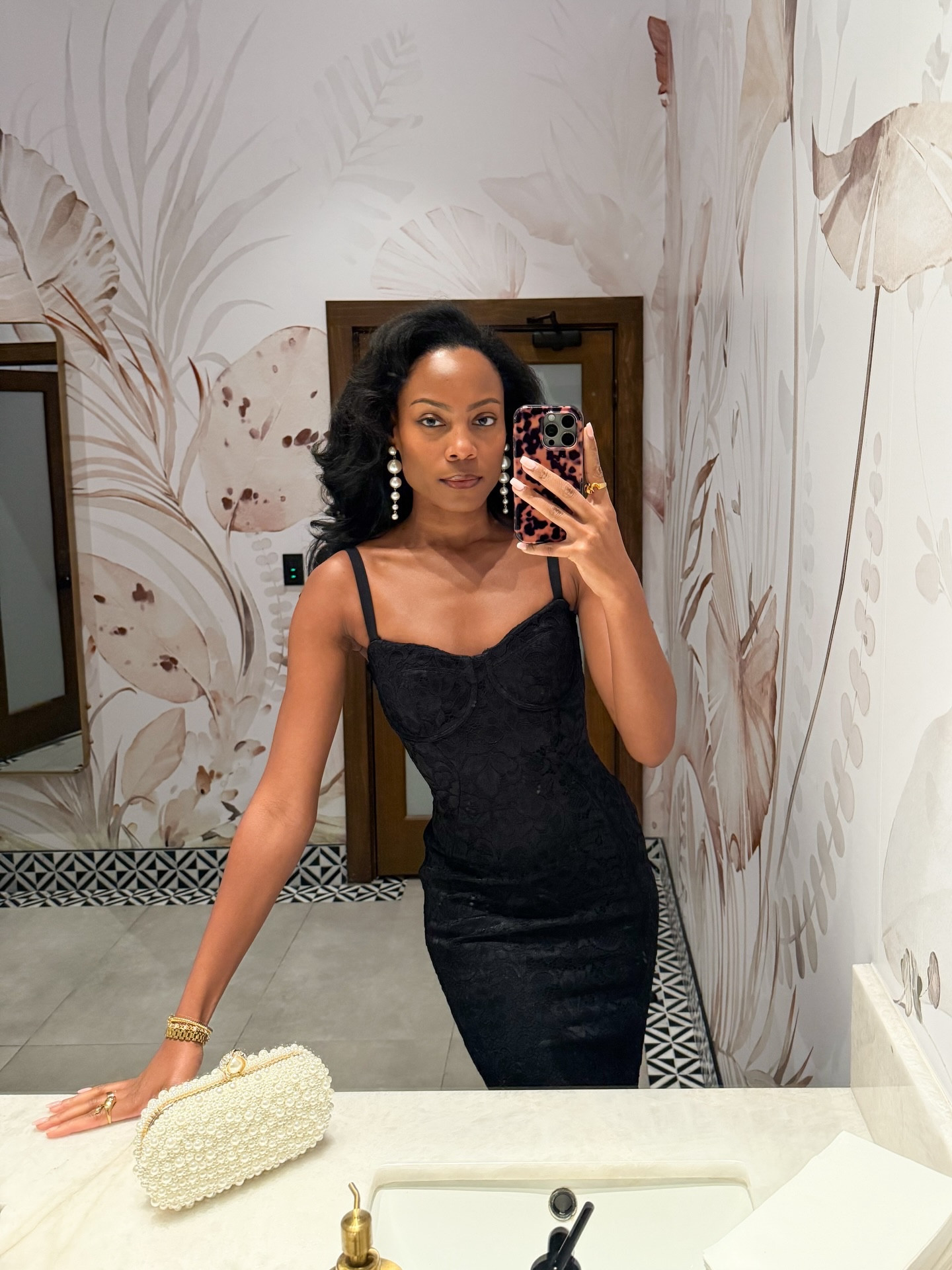 Let’s Eat. 

Dress @ta3 

#dallasstyle #dallasinfluencer #dallascontentcreator