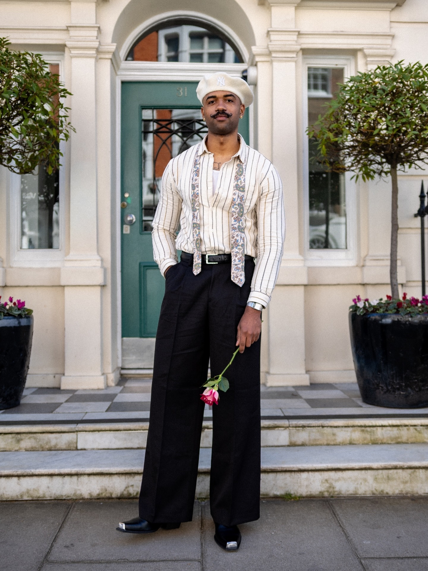 Not overdressed… just under-understood🌹👨🏾‍🎨

Rate the fit 1–10

Shirt & Tie - @octobre_editions 

#londonfashionblogger #preppyfashion #pintereststyle #pinterestinspired #menswear