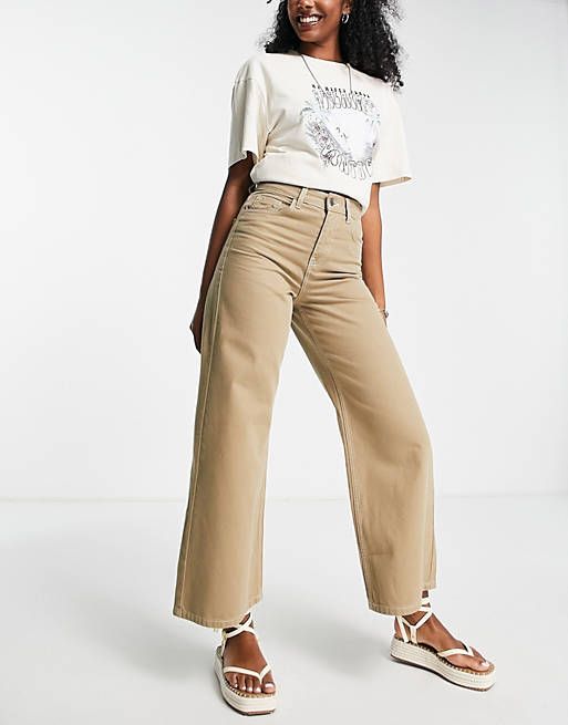 Reclaimed Vintage Inspired '88 wide leg jeans in beige with white stitching | ASOS (Global)