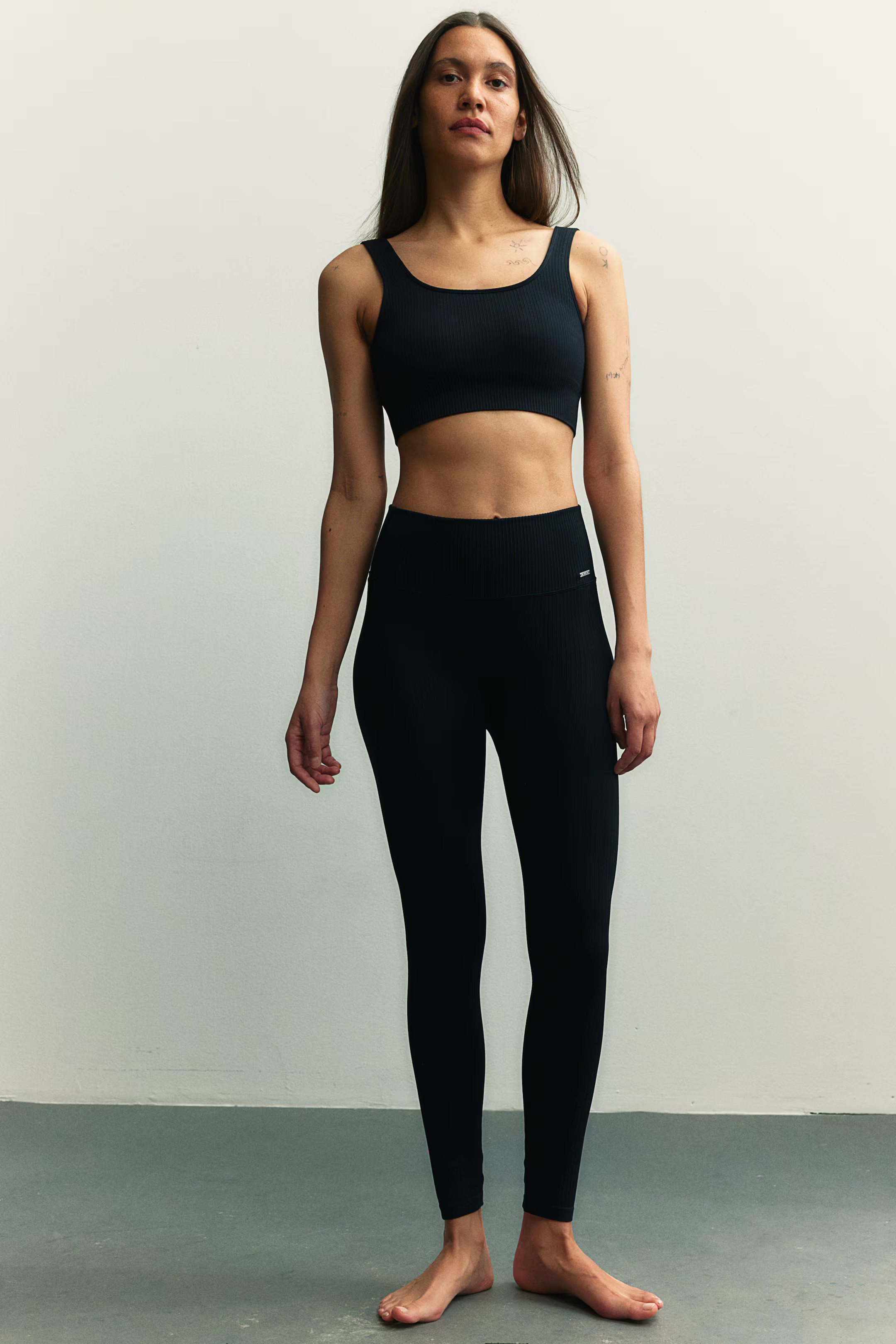 Ribbed Seamless Bra | H&M (DE, AT, CH, NL, FI)