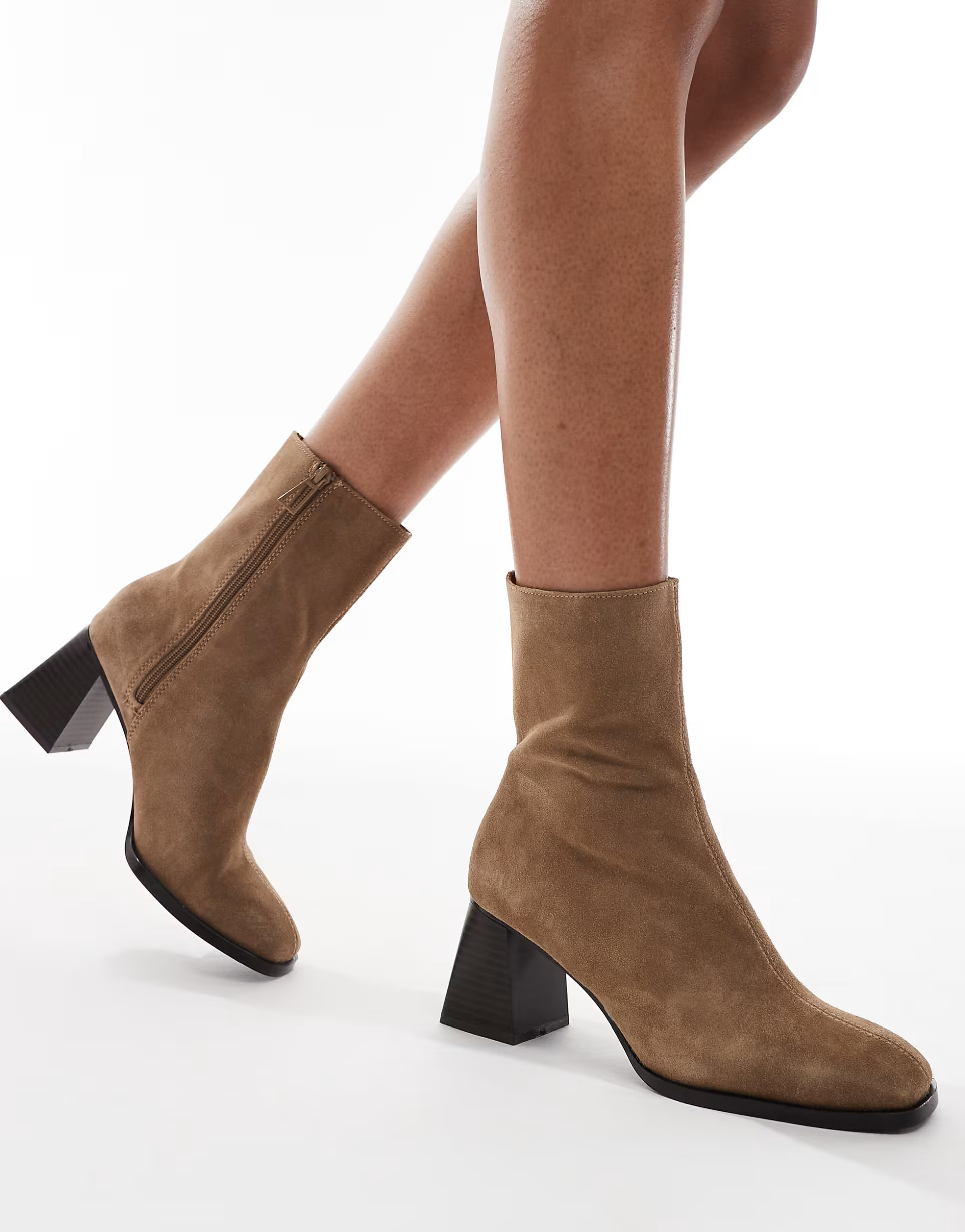 Stradivarius – Ankle-Boots aus hellbraunem Wildleder mit Absatz | ASOS (Global)