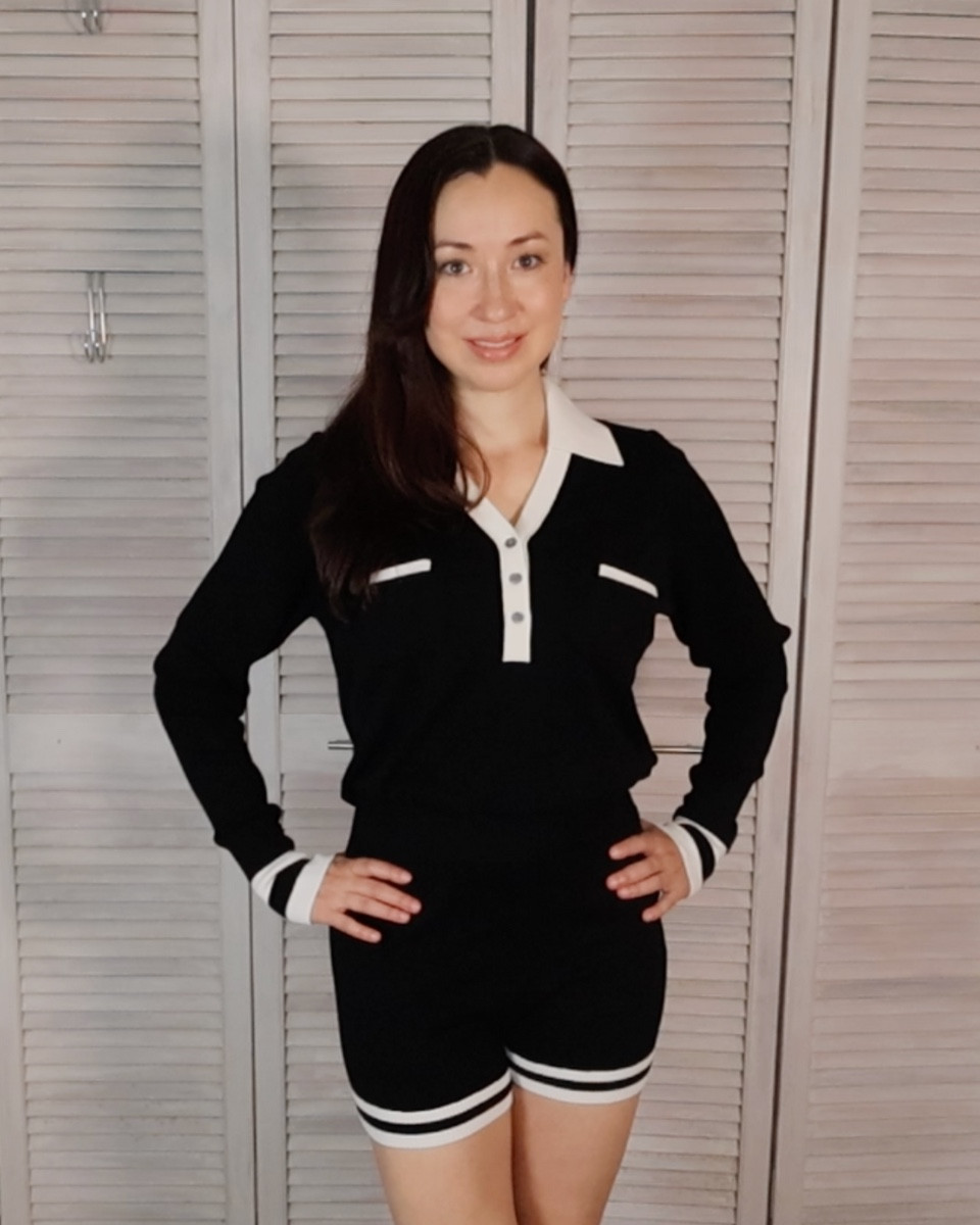 Tennis-core cuteness with a cozy twist! This lightweight sweater set is perfect for running errands or looking chic at brunch.

Wearing size S. 

Code NOEXCUSEGIRL gets you 15% off!

#WISKIIStyle #PreppyActivewear #PilatesGirlie
