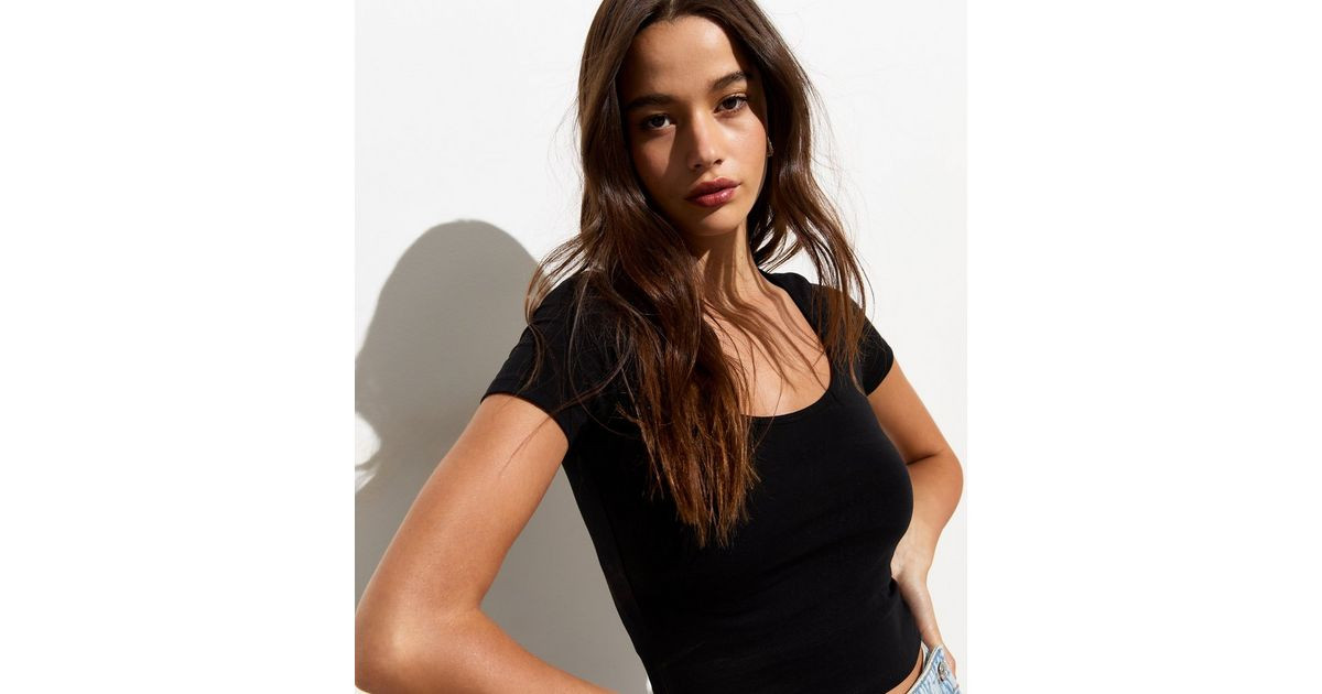 Black Scoop Neck Crop Top | New Look | New Look (UK)