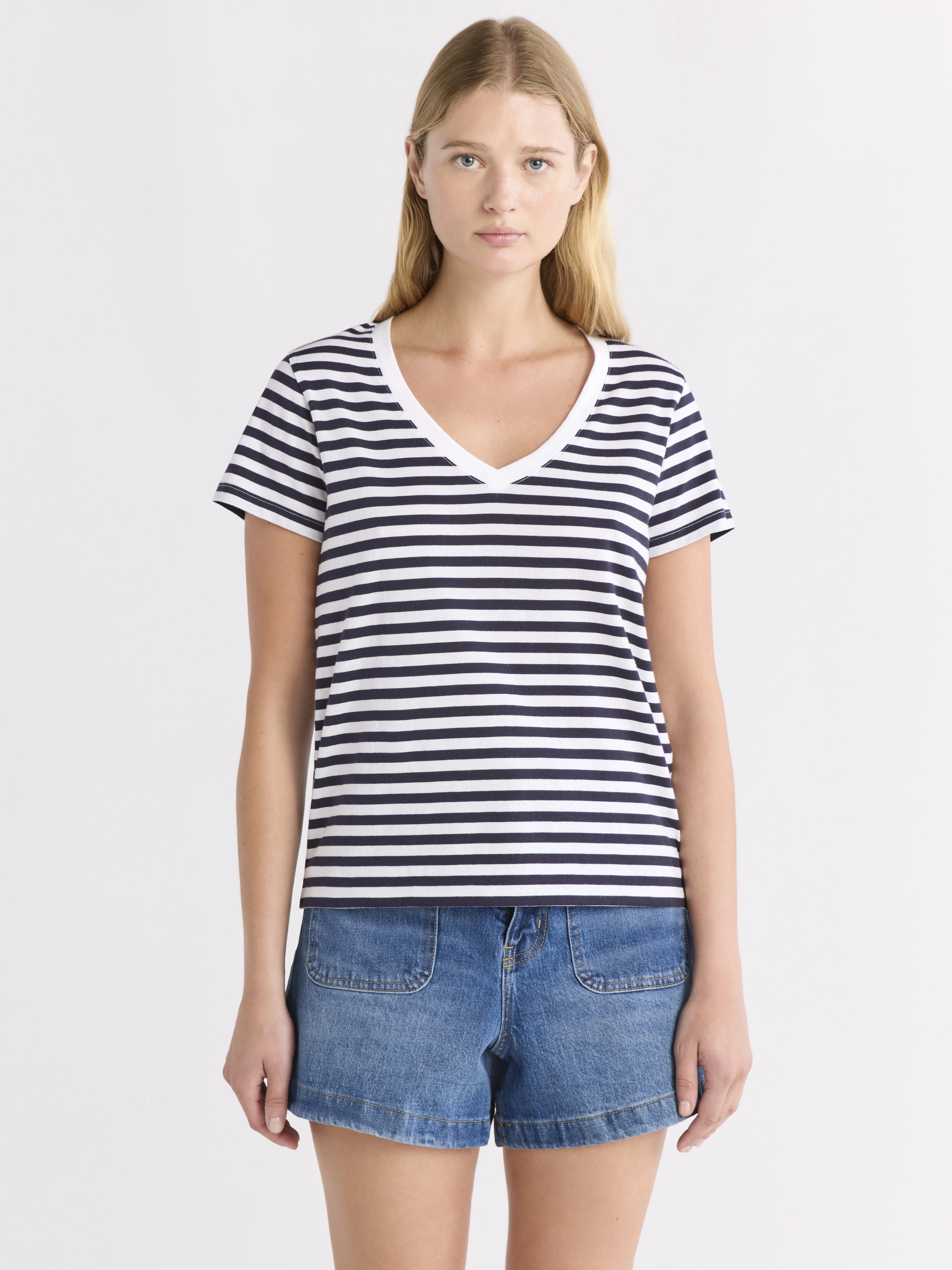 Free Assembly Women's Cotton V-Neck Tee with Short Sleeves, Sizes XS-XXL | Walmart (US)