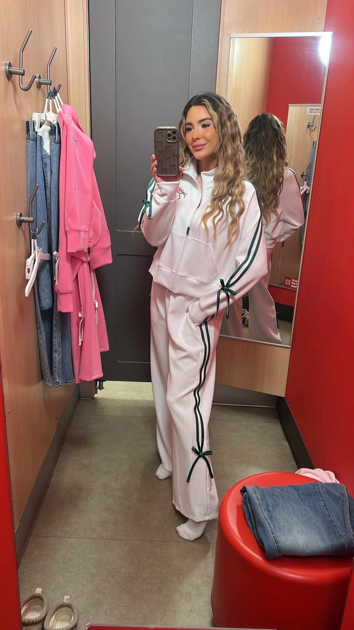 The cutest white and bow track suit 

#LTKootd #LTKfitnessgoals #LTKdayinmylife