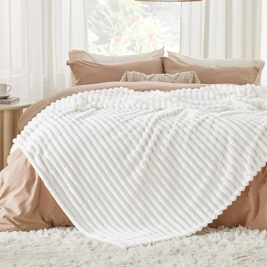 Bedsure King Size Blanket for Bed - GentleSoft Cozy Soft Blankets for Women, Cute Large Bedding F... | Amazon (US)