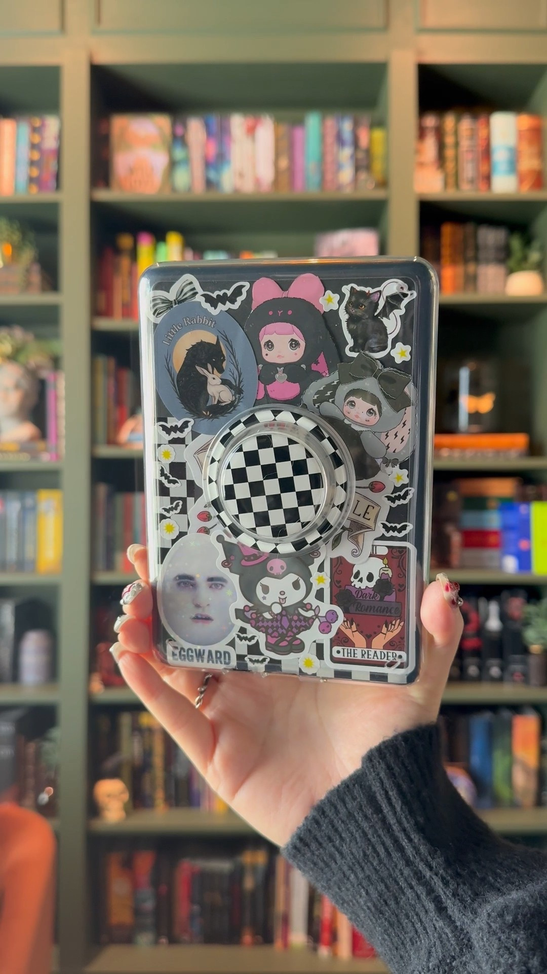 Kindle grip 🖤 

#LTKdayinmylife #LTKHome