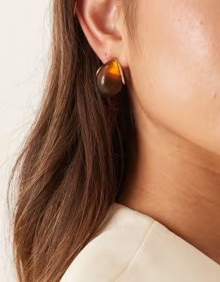 ASOS DESIGN stud earrings with burgundy resin in gold tone | ASOS | ASOS (Global)