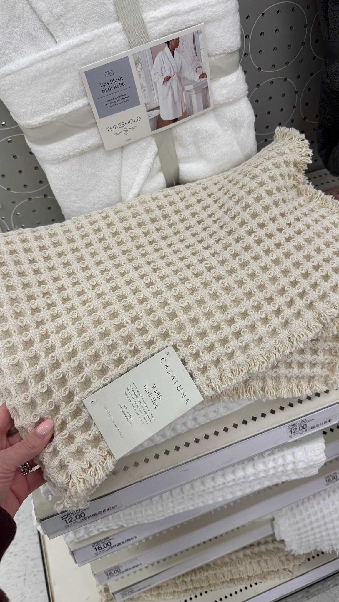 I just grabbed this new cotton waffle knit bath mat from Target! It’s so soft, has the prettiest organic fringes, and it’s 40% off TODAY! I have the natural color. Comes in white as well and 2 sizes! 

#LTKSaleAlert #LTKHome