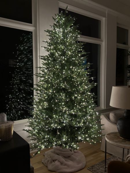 Viral Christmas tree. Home Depot twinkling light Christmas tree. Size 9 ft full version 