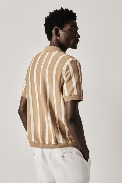 Feinstrick-Poloshirt in Regular Fit - Beige/Gestreift - Men | H&M DE | H&M (DE, AT, CH, NL, FI)