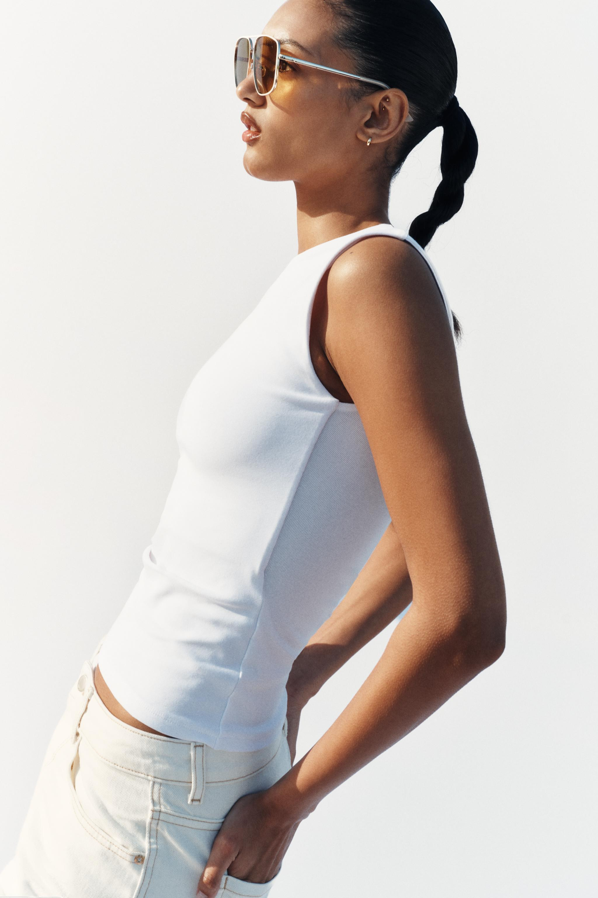 SLEEVELESS T-SHIRT | Zara US