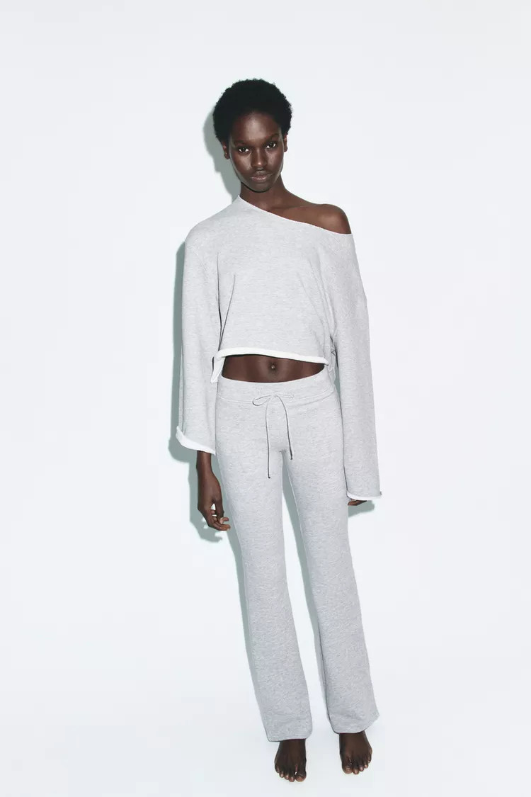 DescriptionContentsMeasurementsModel height: 176 cmPolo neck long sleeve jumper. Front buttons.Mu... | Zara Canada