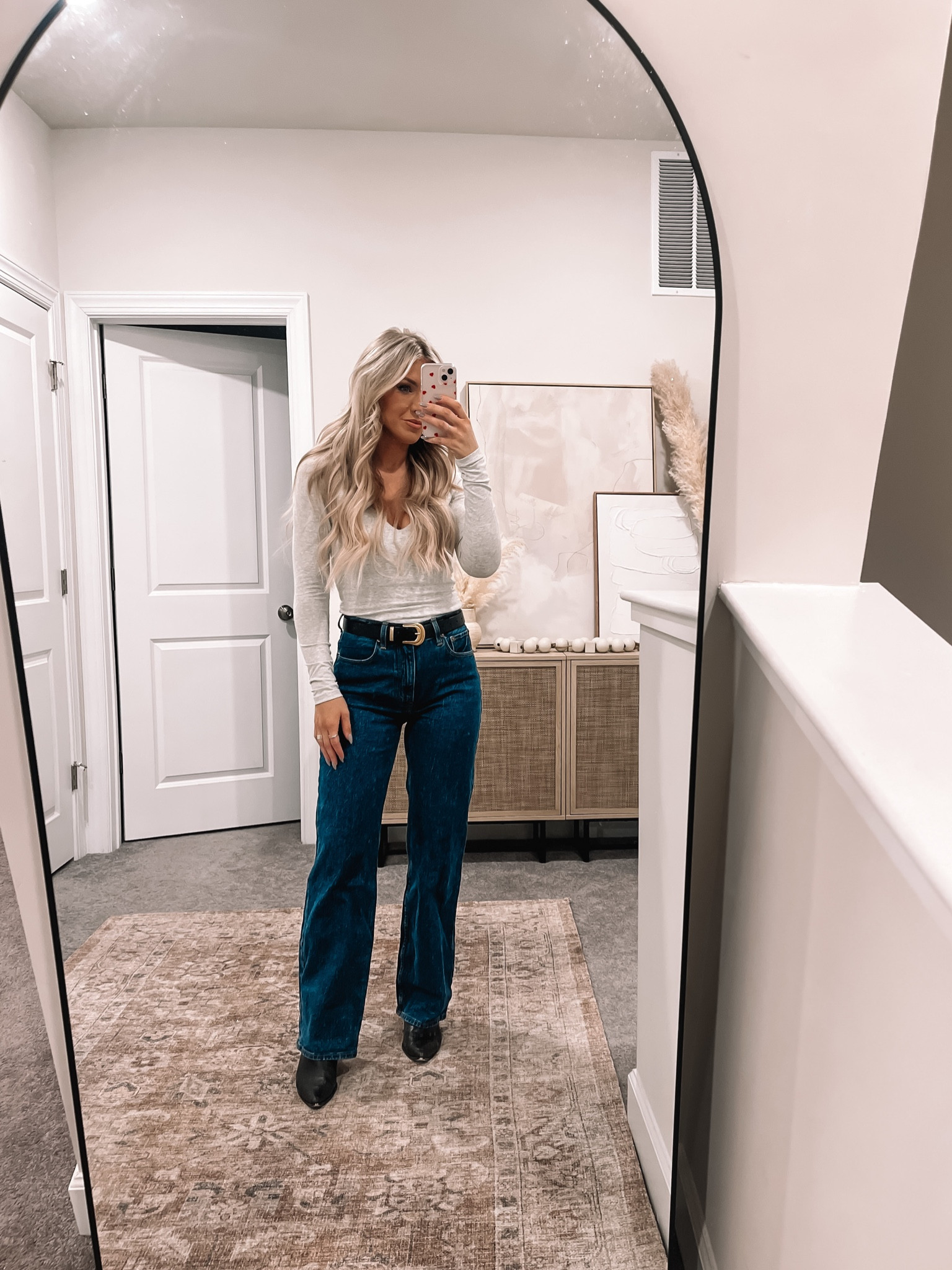 Casual outfit inspo. These jeans are the best! I love the high waist and cut of them. Definitely giving 90s vibes!

#LTKfindsunder100 #LTKstyletip #LTKsalealert