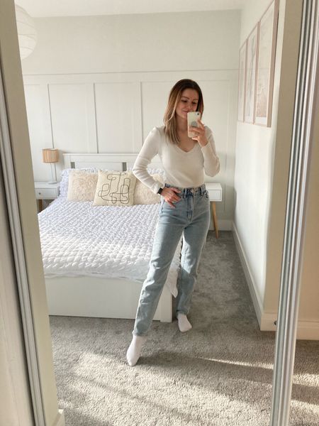 Rib knit top and slim mom jeans. Simple mum outfit

#LTKstyletip #LTKeurope #LTKfamily