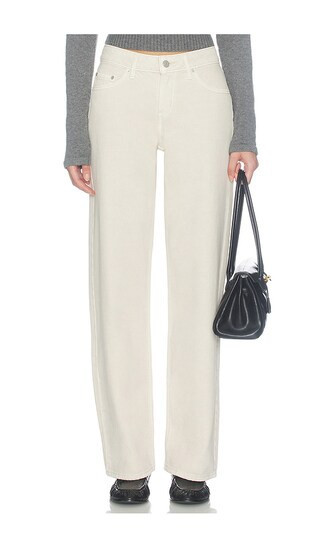 LEVI'S Low Loose Jeans in Cream. Size 26. Also in 24, 25, 27, 28, 29, 30, 31, 32. | Revolve Clothing (Global)
