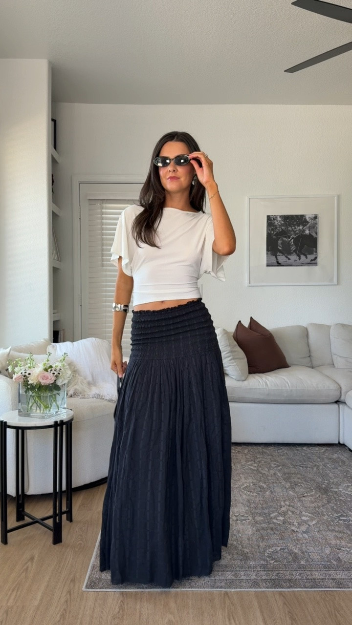 I’m 5’7” wearing an XS in this convertible skirt/dress!

#LTKSeasonal #LTKgrwm #LTKootd