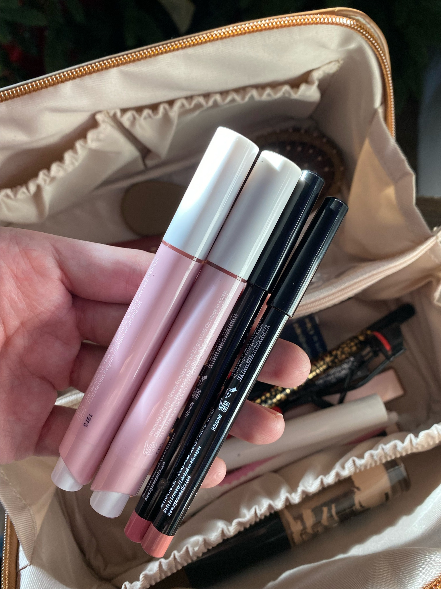 My favorite lippies 💋

Lipgloss in Orchid & Rose 
Lip liners are under $5! 🫶

Lipgloss, lipstick, lipliner, makeup routine, Valentine’s Day, date look

#LTKMostLoved #LTKBeauty #LTKStyleTip