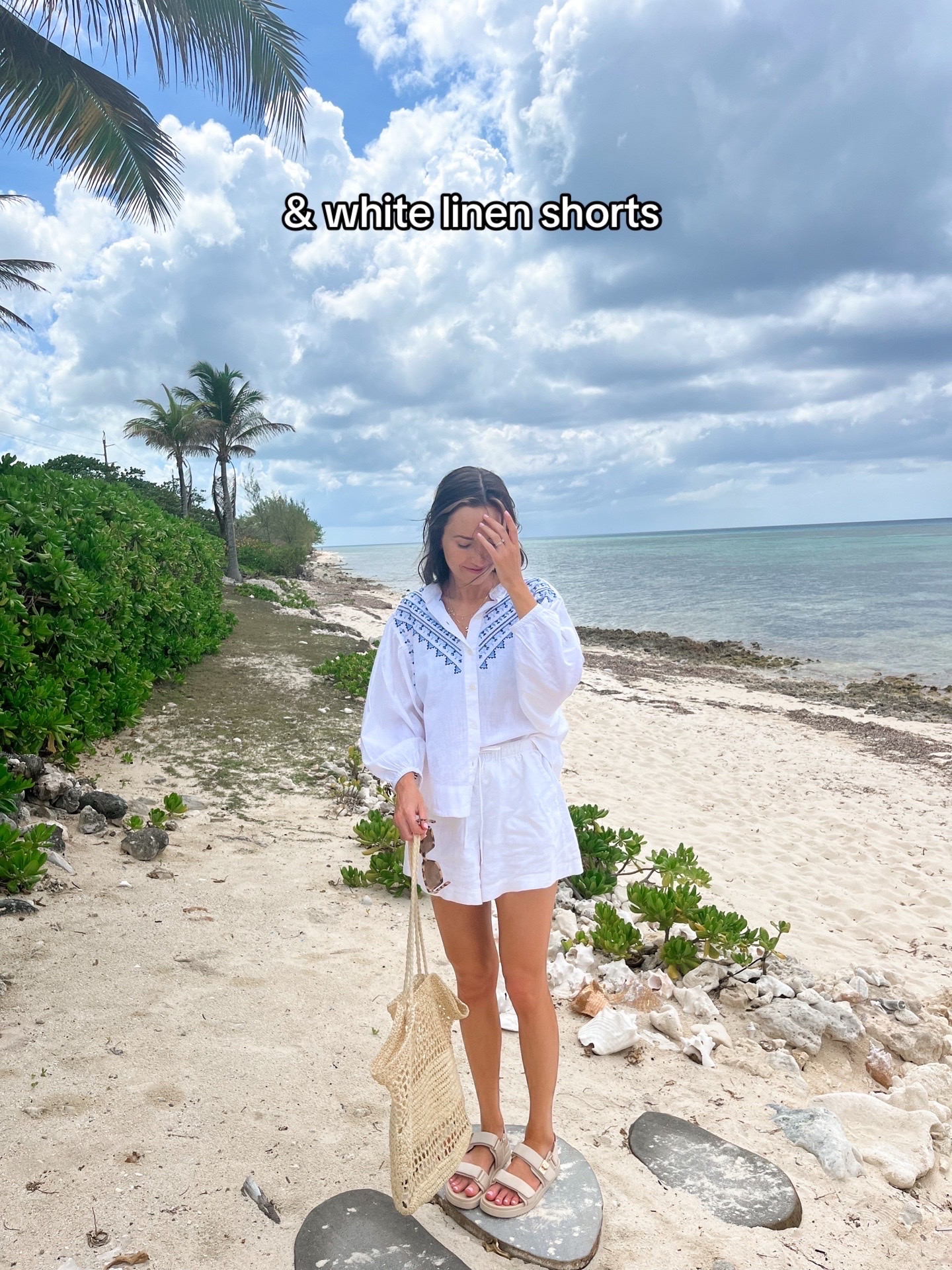 Abercrombie white linen shorts 🤍