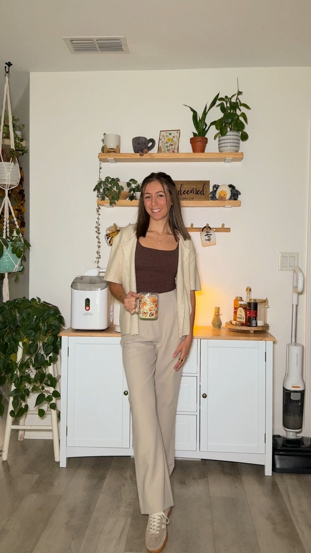 Sunday ootd. fall outfit inspo ideas. neutral outfits. 