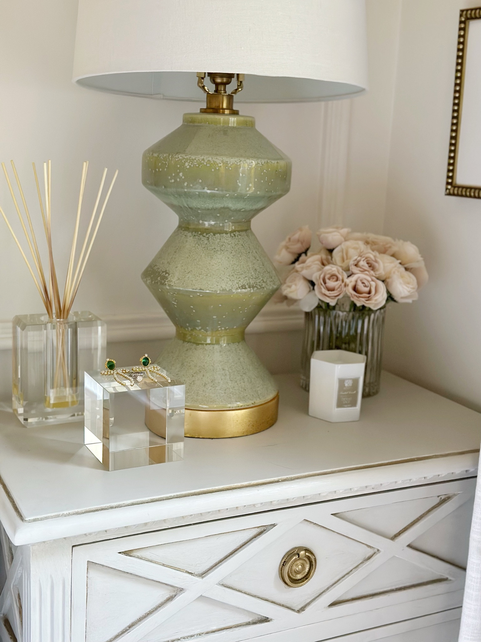 Crystal diffuser and cube are on sale!





Vignette decor, shelf decor, powder room, bedroom, bathroom, table lamp, visual comfort, 

#LTKhome #LTKsalealert