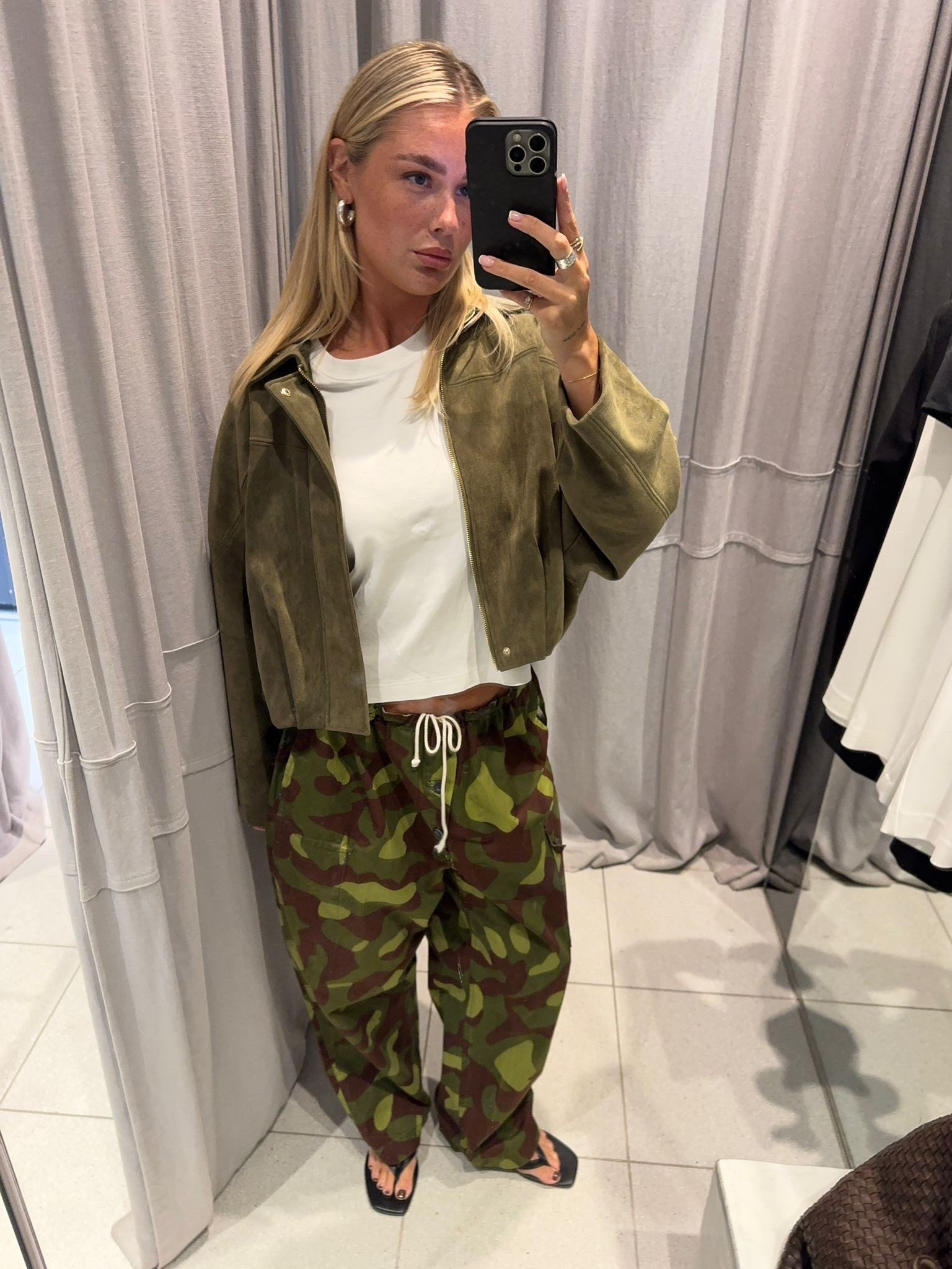 I have been loving this suede bomber from Zara 

#LTKaustralia #LTKspring