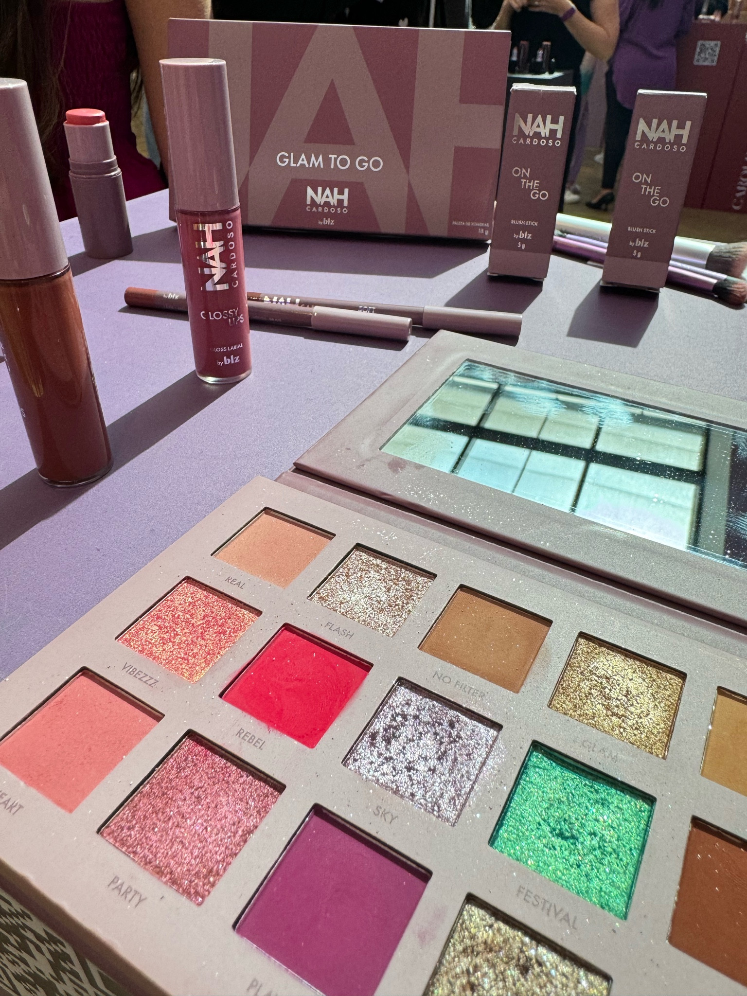 Eu ainda não conhecia a linha de maquiagem da Nah Cardoso e me surpreendi. Adorei a pigmentação das sombras e o gloss é maravilhoso! 

#LTKbeauty #LTKover40 #LTKbrasil