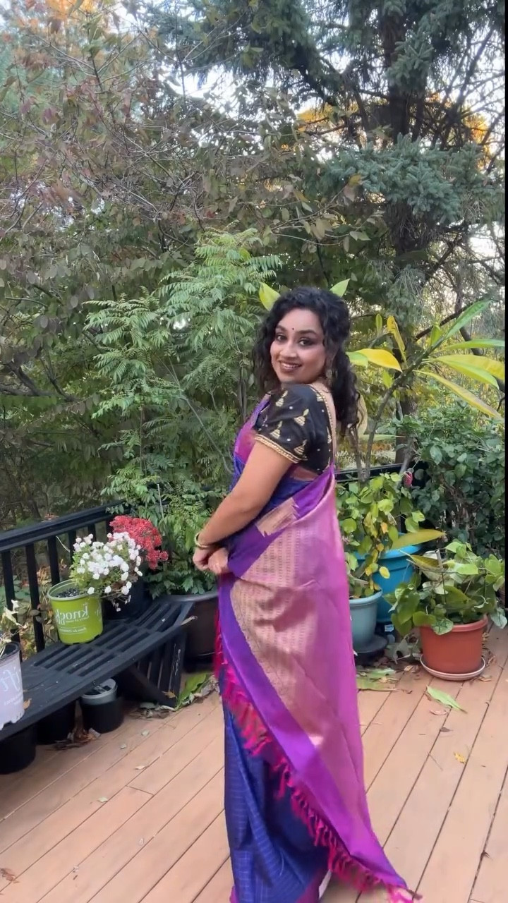 Diwali inspo part 6

Sari: @vlzaris 
Jewelry: @mejuri @bypavoi & @kushalsfashionjewellery 
Sari Silhouette: @tiabhuvadotcom 
Makeup: @kulfi.beauty @mangopeoplecosmetics @livetinted @nyxcosmetics @hudabeauty @milkmakeup @merit @saiebeauty @themobbeauty 

#diwali #transition #handloom #microinfluencer #fashion