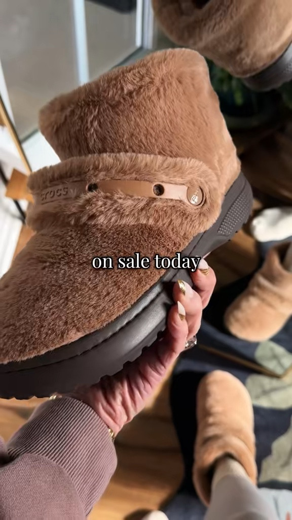 The Crocs Unfurgettable fuzzy boots are giving peak cozy energy — warm, plush, lightweight, and the easiest slip-on winter boot for everyday wear.

Hashtags:
#crocsboots #unfurgettableboots #winterstylefinds #cozyfashion #plushboots #coldweatherstyle #shoes

#LTKootd #LTKSeasonal #LTKSaleAlert