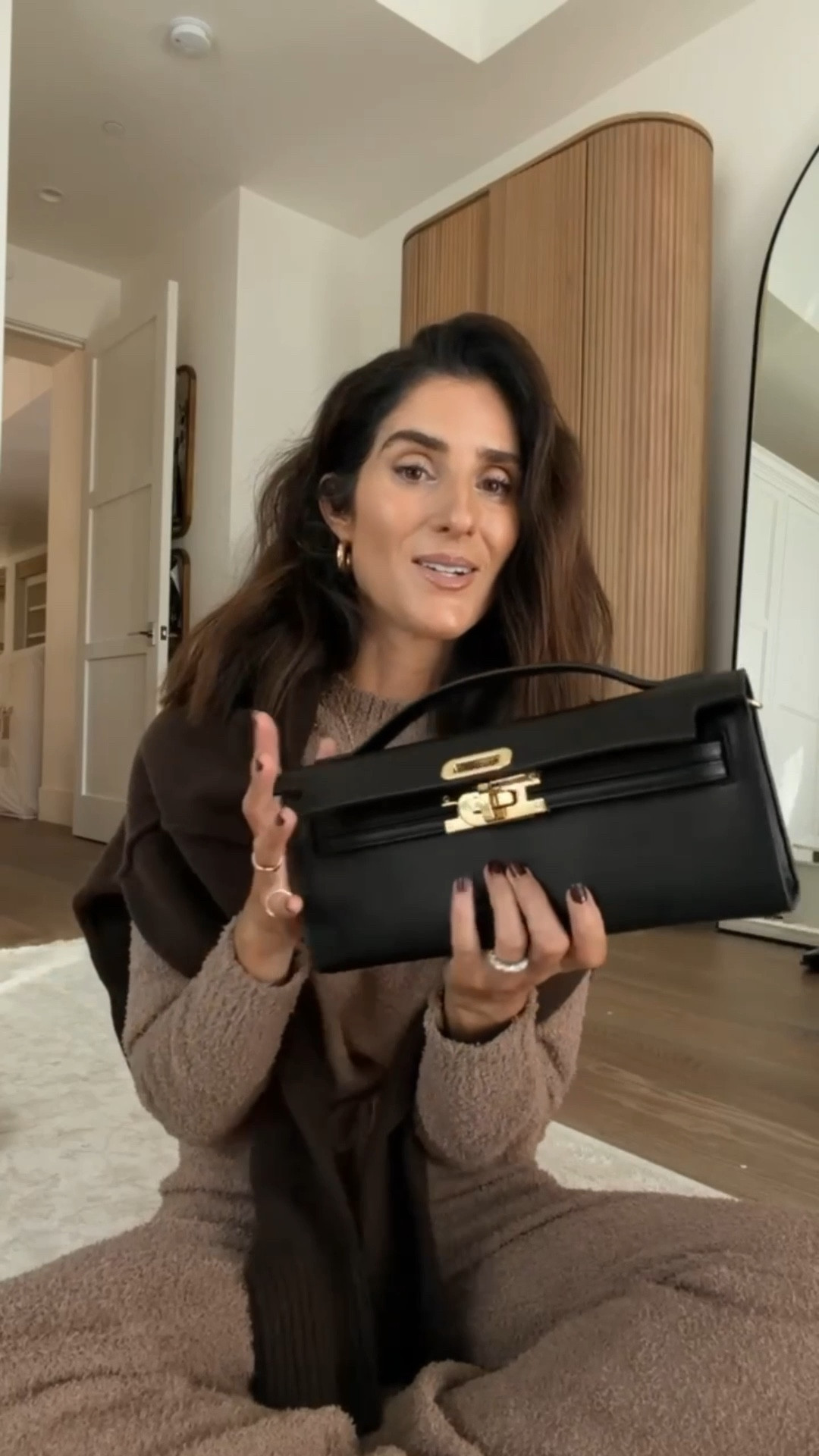 This bag just arrived and I’m loving it! I’m just shy of 5-7” wearing the size small set #stylinbyaylin #aylin #bag #amazon #giftidea 

#LTKootd #LTKgrwm #LTKHoliday