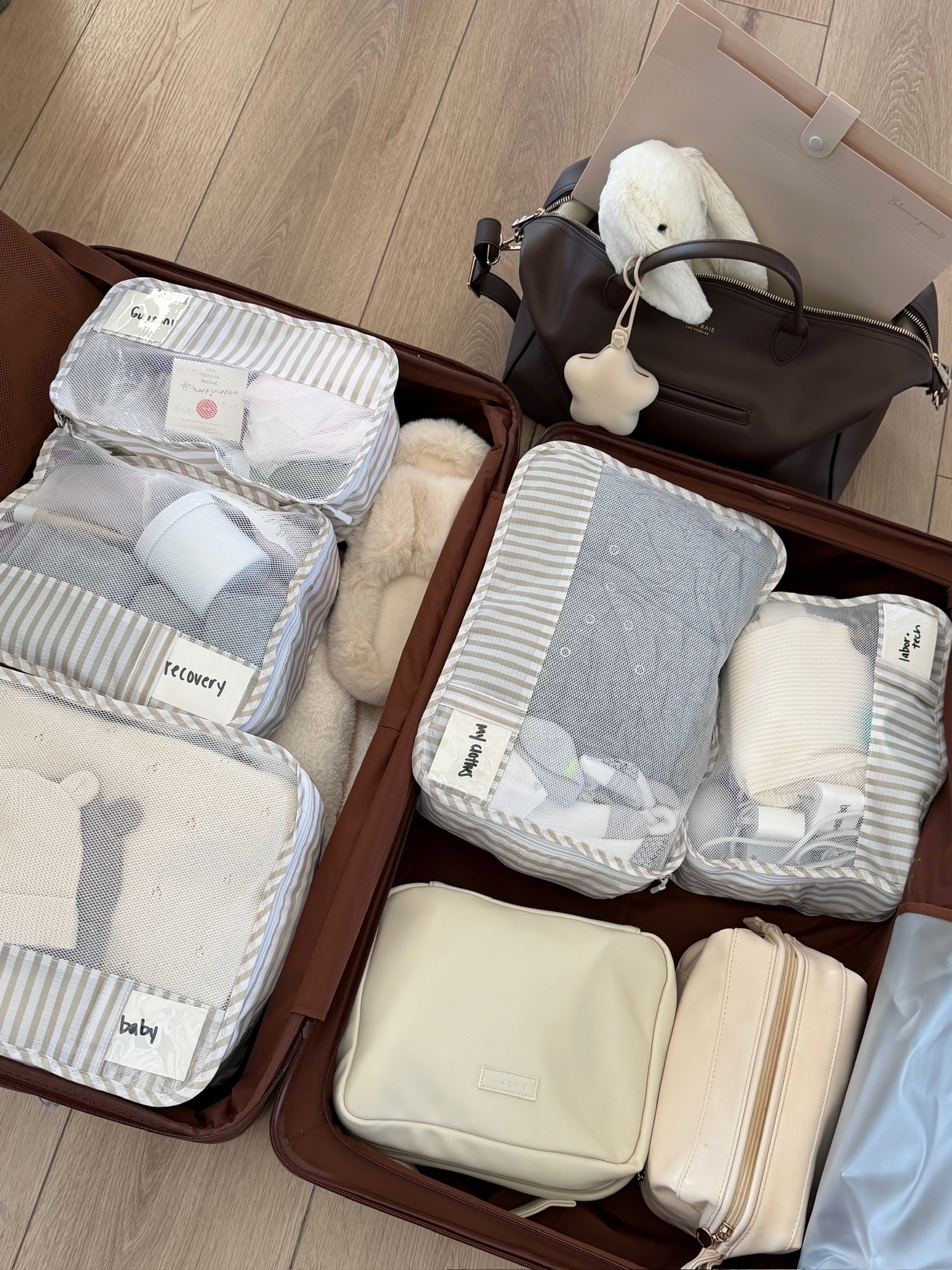 Hospital bag things! Diaper bag is Mina Baie size full in color coco! #kathleenpost

Newborn things, baby boy post, delivery prep, hospital stay
