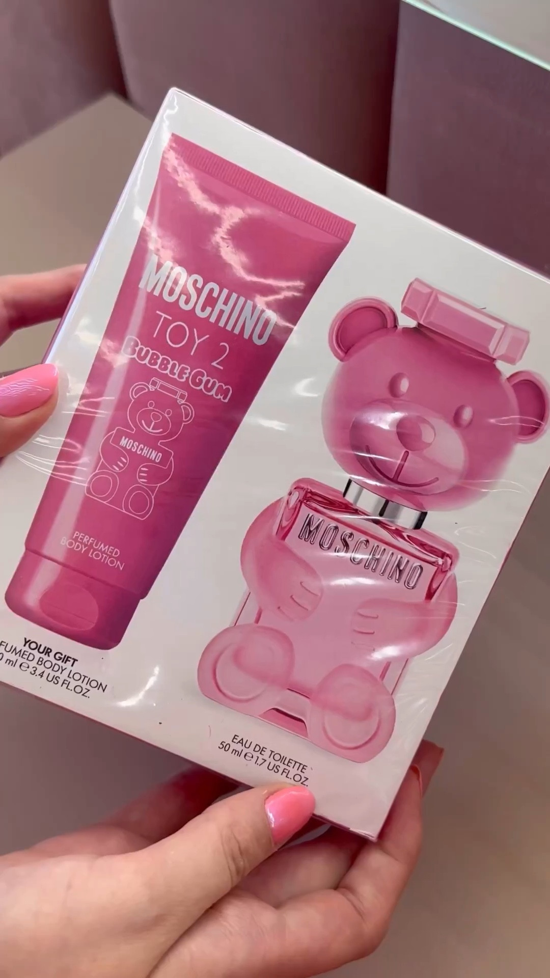 Toy 2 Bubble Gum Moschino 💗🛍️ perfume floral frutado. 

"As notas de topo são: Fruta Cristalizada, Laranja Amarga e Limão. As notas de coração são: Chiclete, Rosa Búlgara, Mirtilo, Pêssego, Canela, Flor de Pêssego e Gengibre. As notas de fundo são: Almíscar, Ambroxan e Cedro.“

#LTKbrasil #LTKbeauty