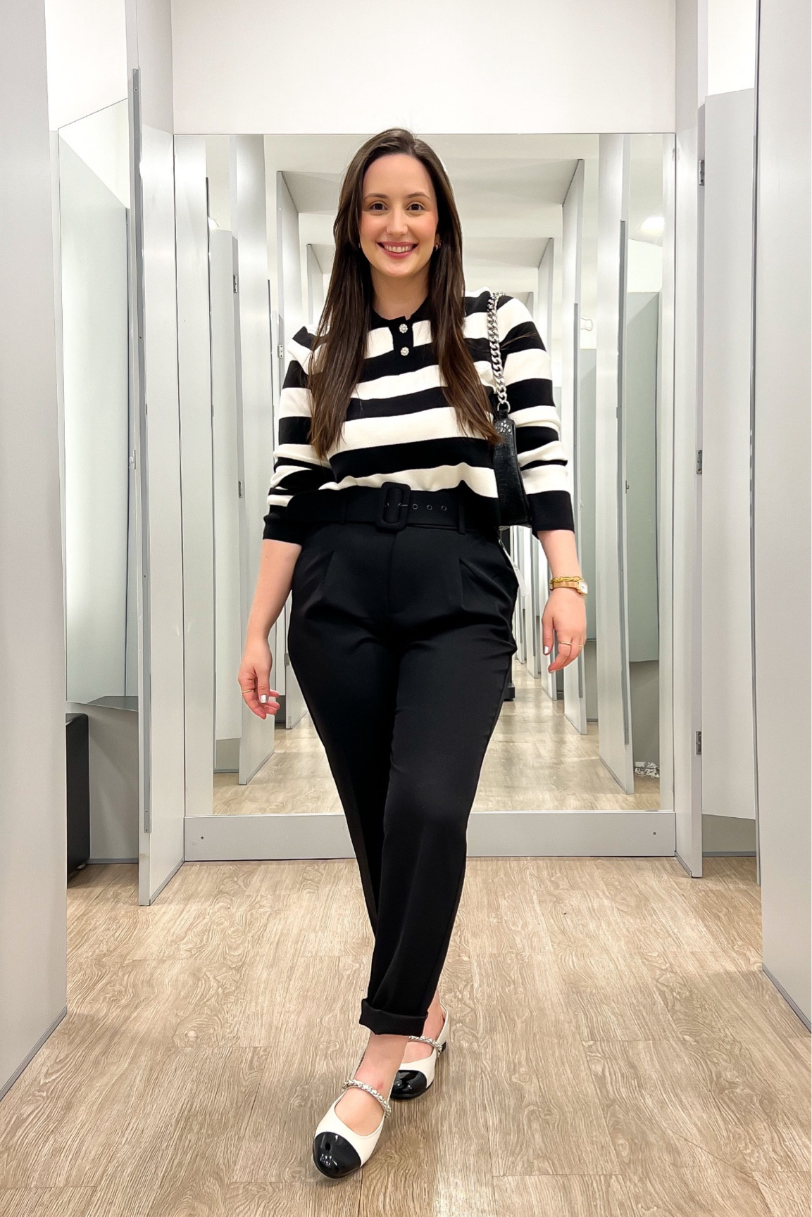 Meu último look favorito da Riachuelo! A combinação de alfaiataria + listras + sapatilha ficou um casual chique, muito lindo e confortável 🖤

#LTKstyletip #LTKbrasil #LTKshoecrush