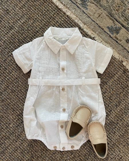 Baby outfit - white onesies - baby style - baby clothes - neutral baby outfits - baby outfit ideas - family photo baby outfits - baby boy outfits

#LTKfamily #LTKstyletip #LTKbaby