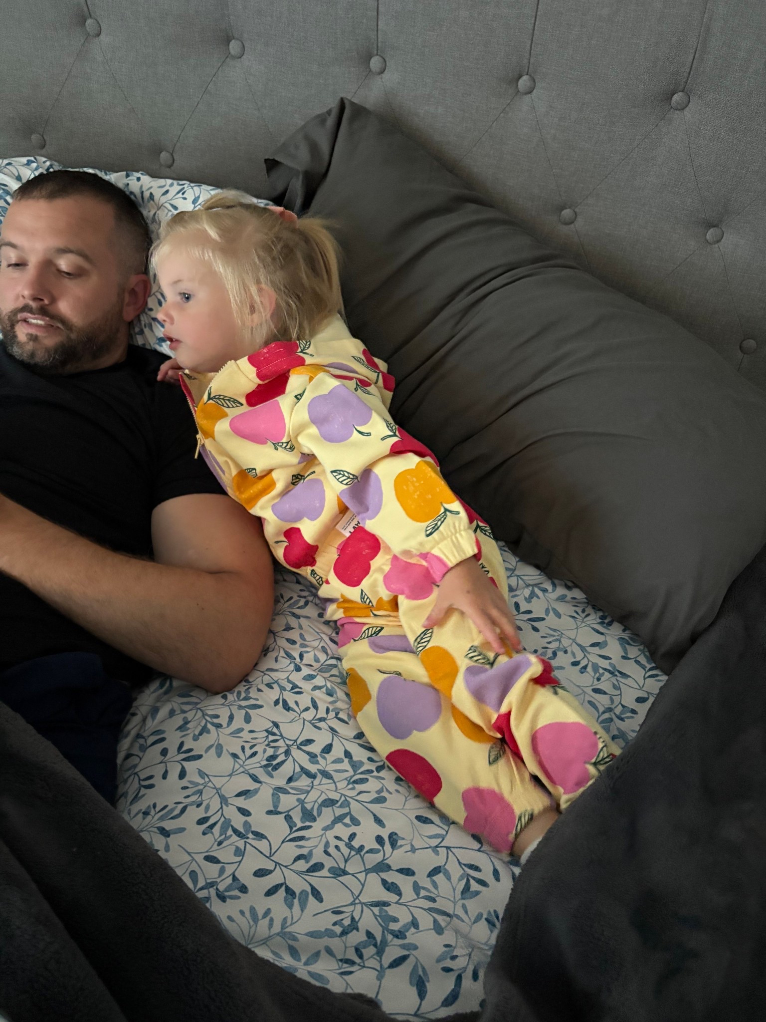 🍎🍂 Apple of my eye 🍂🍎
Fall came early and so did this adorable apple-print sweatsuit from Old Navy — perfect for playdates, park strolls, and cozy cuddles. 🍁✨
The best part? It’s 40% OFF right now!
Snag it before it sells out – this one’s too cute to pass up 🍎

🛒 Shop the look in my LTK
#OldNavyStyle #ToddlerFallFashion #LTKKids #AffordableStyle #BackToSchoolOutfits #ToddlerOOTD #LTKSaleAlert #MomStyleFinds


#LTKSeasonal #LTKKids #LTKFindsUnder50