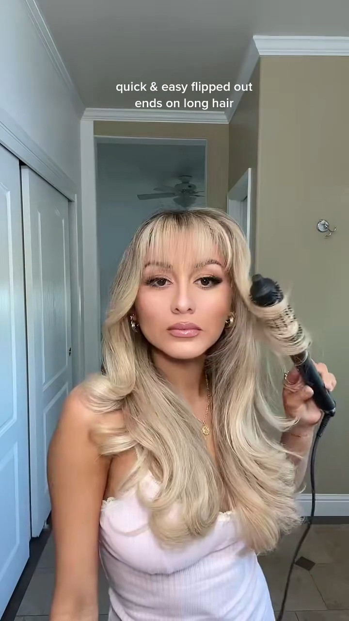 We love flipped out ends 🫶🏻 #hairstyle #hairtutorial