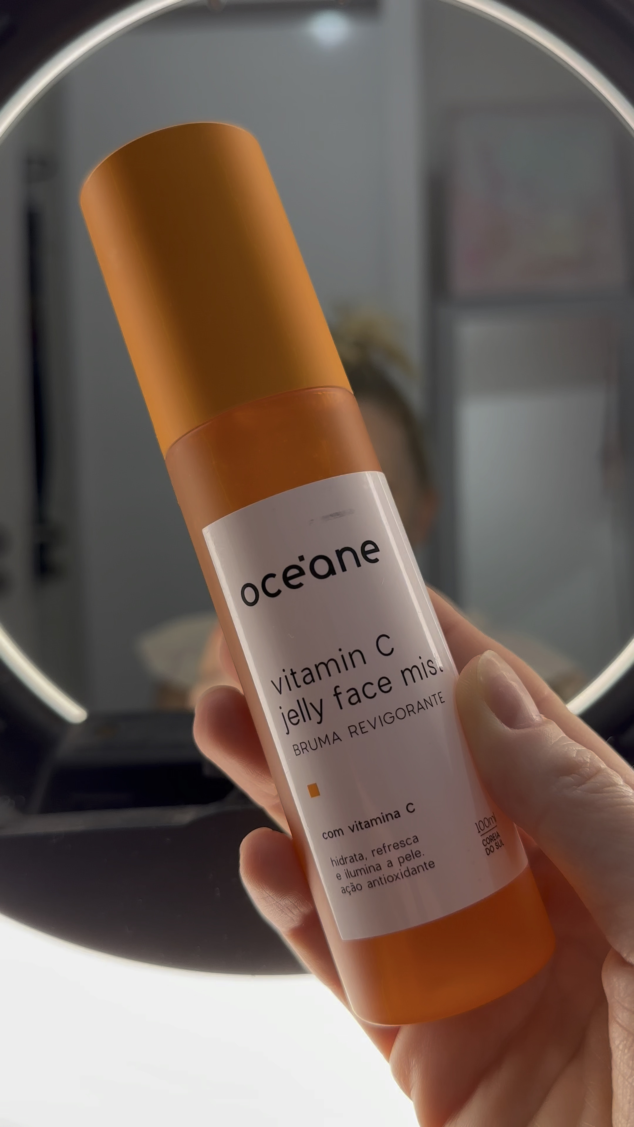 Eu tô é XÔ- KÁ-DA com a entrega desse produto da @oceane gente! A pele fica perfeita numa aplicação 🙀 NOVO VÍCIO DESBLOQUEADO 🤩 Bruma Revigorante com Vitamina C : Hidrata, refresca e ilumina a pele. É fabricado na Coreia do Sul 😍 Tem niacinamida e ácido hialurônico na fórmula. Vale muito a pena o teste 👍🏼 
.
#vitaminac #niacinamida #bruma #produtosparapele #jellyface #antioxidants #antioxidante 

#LTKbrasil #LTKbeauty #LTKover40