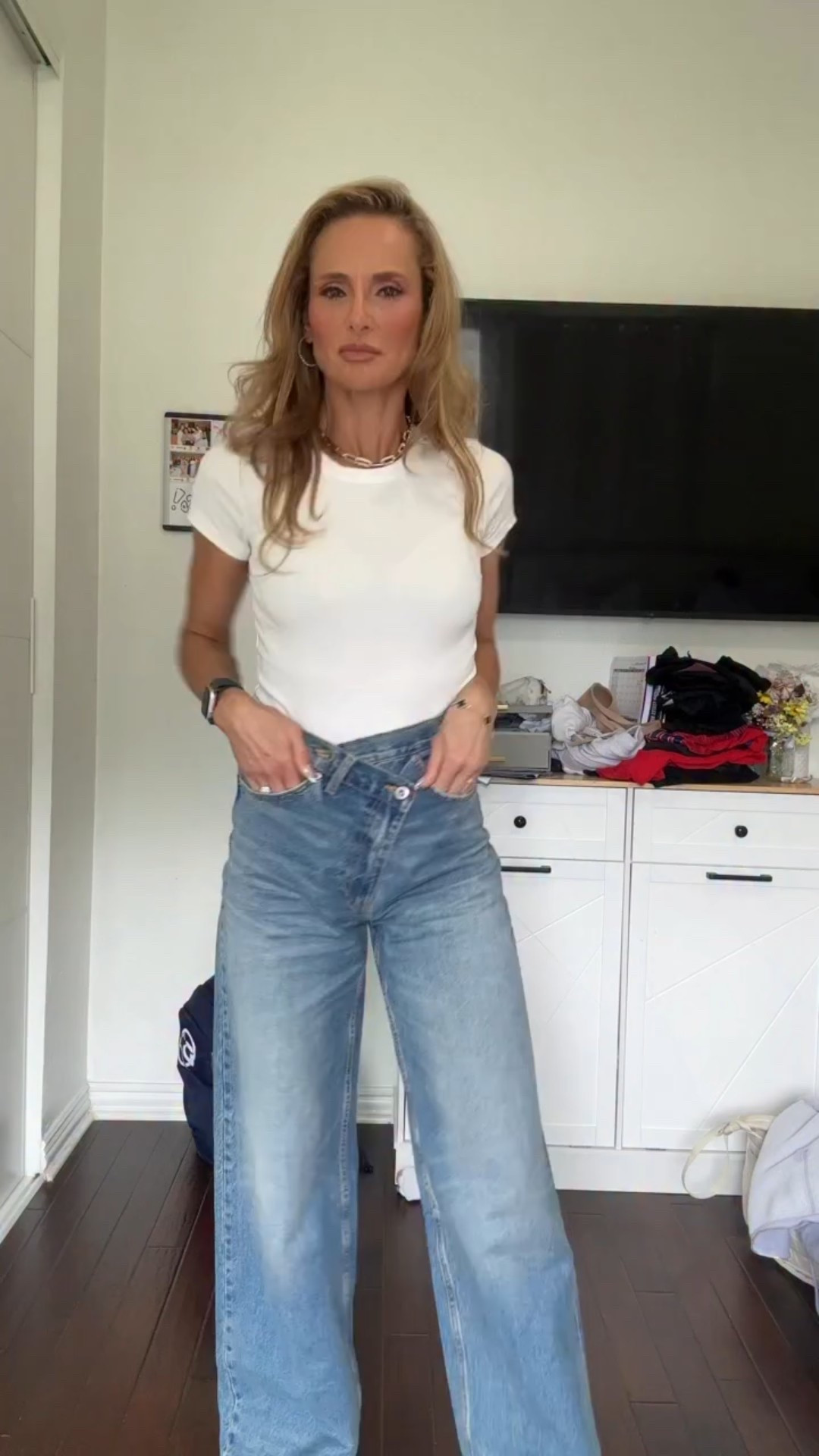 Blazer season is officially here and I’m not mad about it 😏🤎
Jeans, a crisp top, and a good blazer = my fall love language 🍂✨
Who’s with me? 👇 shop my outfit on @shop.ltk  thestyleandfitness .
.
.
.
.

#thestyleandfitnesswitheve #BlazerSeason #PlayfulStyle #FallVibes #thestyleandfitnesswitheve 
#FallStyle #FallFashion #OOTDInspo #StyleInspo #FallOOTD #ElevatedStyle #FallTrendEdit #StyleForTheSeason #InfluencerStyle #CreatorStyle #LTKFallFashion #ShopMyLook #ZaraStyle #MangoStyle #RevolveStyle #zara #revolve #mango #nordstrom