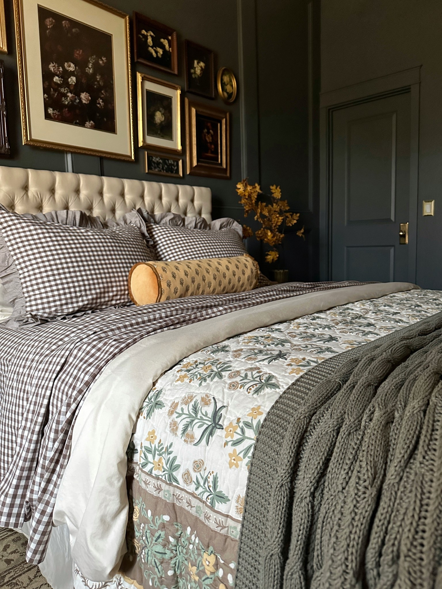 Pattern mixing bedding in the guest room! 

#LTKHome