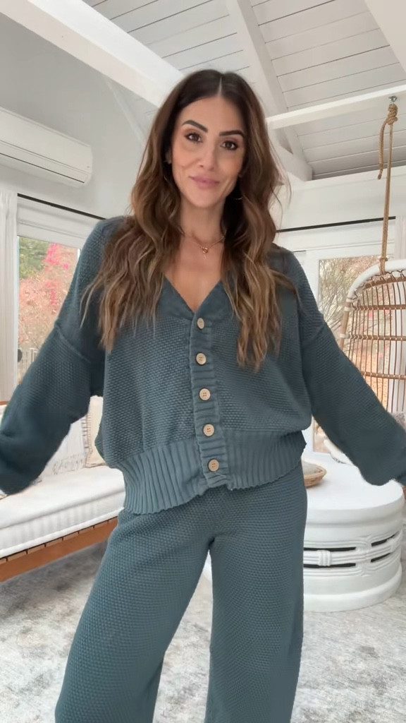 #onthisday Me + a @Free People set = match made in heaven #cozyclothes #set #winterfashion #momfashion  