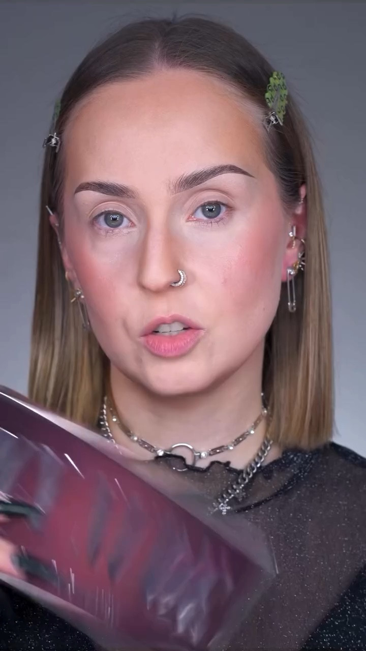 Makeup avec la palette Icy Nude HUDA BEAUTY


#LTKfrance #LTKbeauty #LTKeurope