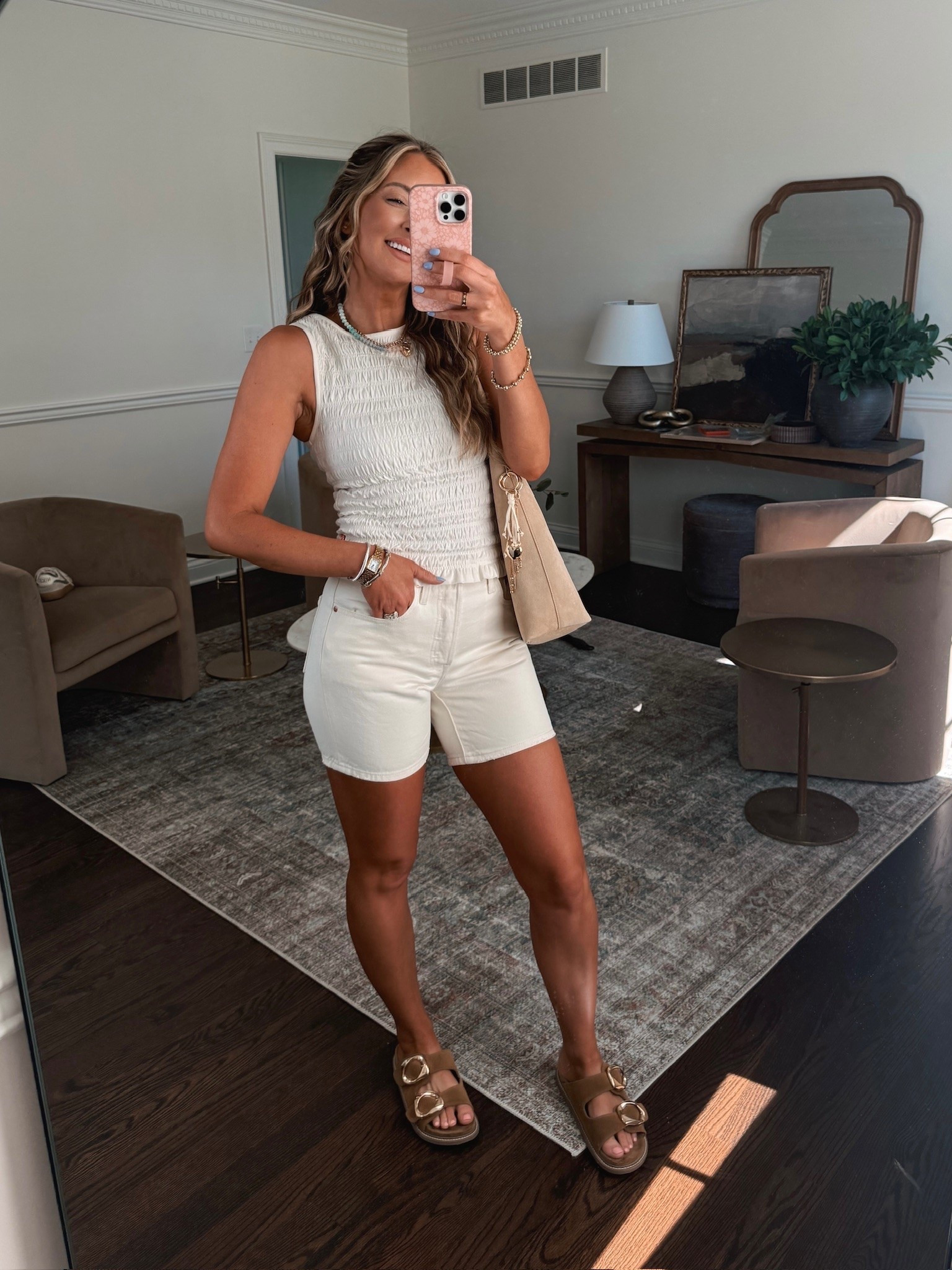 The cutest mid thigh jean shorts!! Comfortable and cute shorts for summer 🌼🌺🌸

#LTKdayinmylife #LTKootd #LTKmomlife