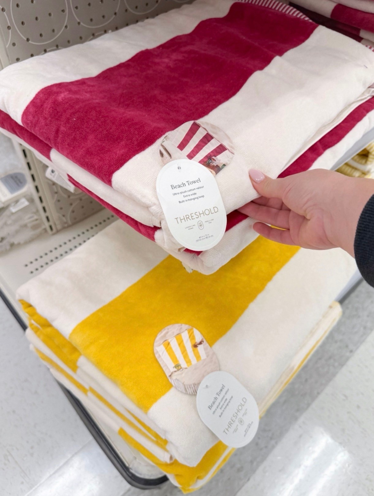 New beach towels from Threshold! Soft, classic and they come in 4 different colors! Perfect for beach days, pool trips or tossing in your summer bag. 

#Target #Threshold #TargetHome #BeachTowels #SummerEssentials