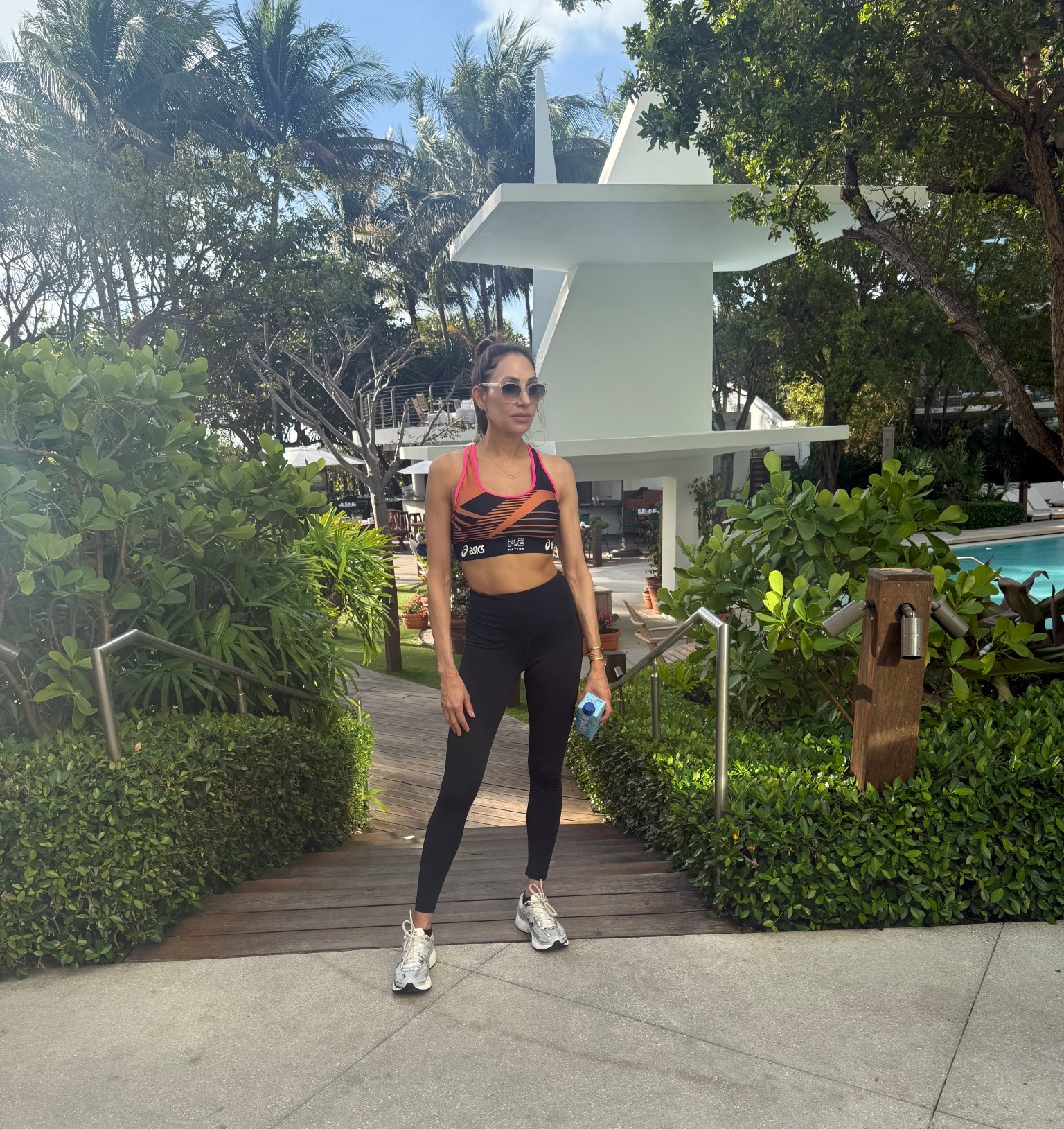 Post-workout glow after a run on the boardwalk ✨ Fresh air, sunshine, and a great sweat session. My workout look is linked on LTK!

#ltkactive #ltkfit #boardwalkworkout #fitstyle #activewearlook #athleisurestyle #fitnessfashion #ltkcreator #workoutoutfit




#LTKActive #LTKU #LTKWorkwear