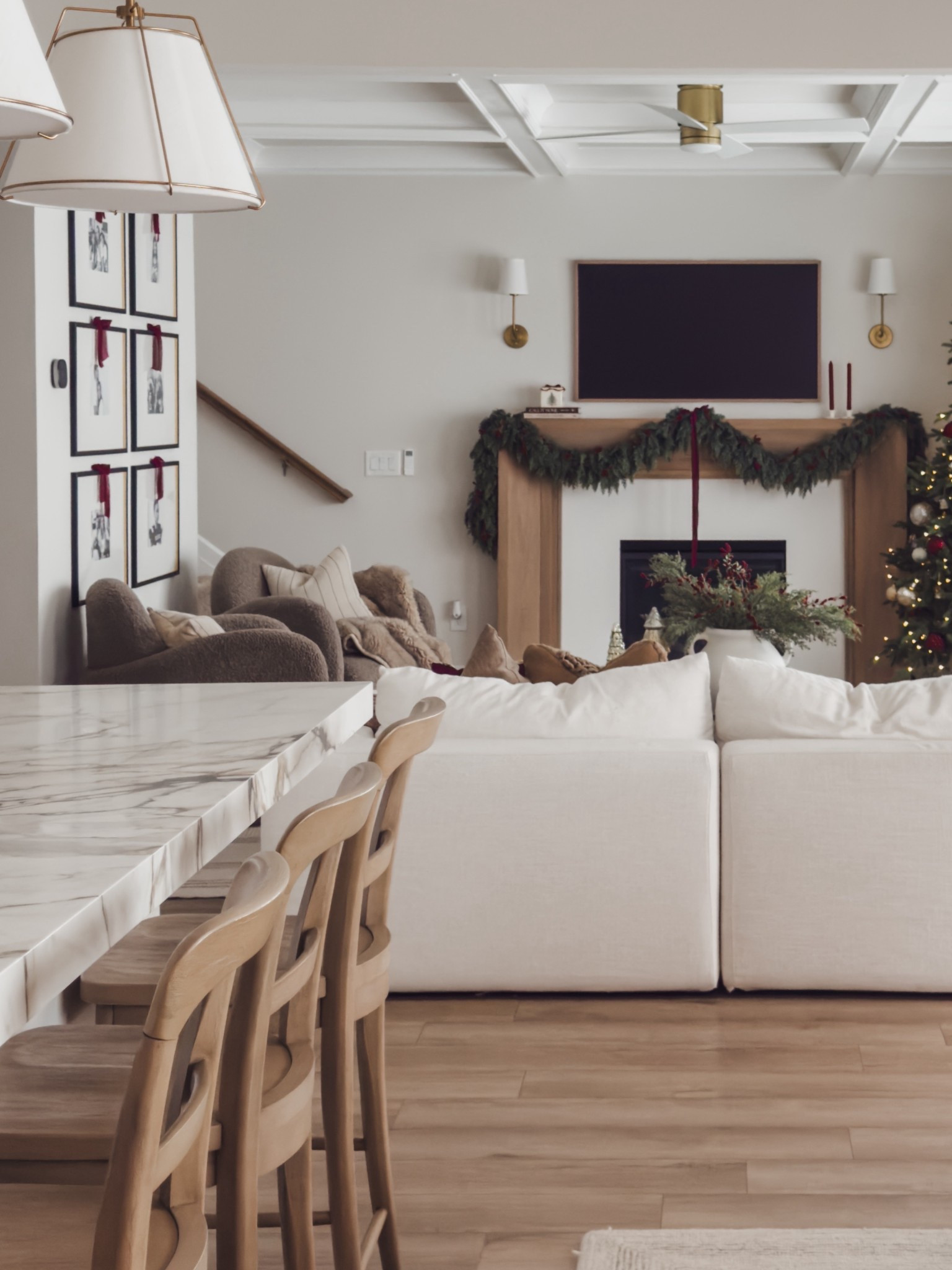 Holiday home inspo in the living room. Loving the vintage style garland placement with the pops of faux berry stems throughout. Adding touches of red that give the most festive feeling. 


Home inspo, home tour, living room, gallery wall, sectional, Christmas tree, king or Christmas, wayfair finds, shop the look! 

#LTKSeasonal #LTKHome #LTKHoliday